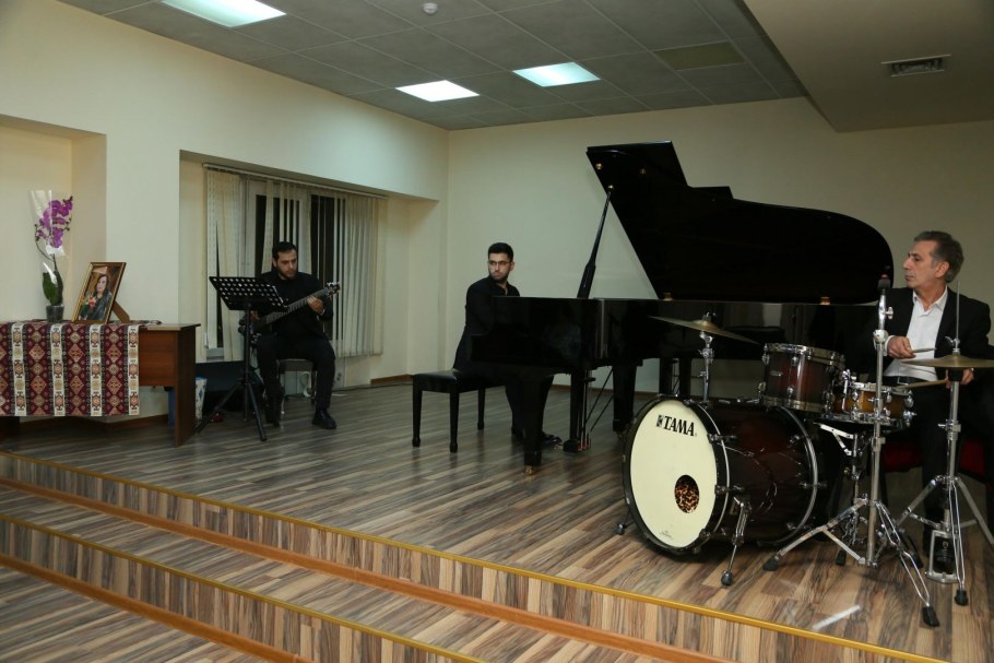 Концерт памяти Апарневу