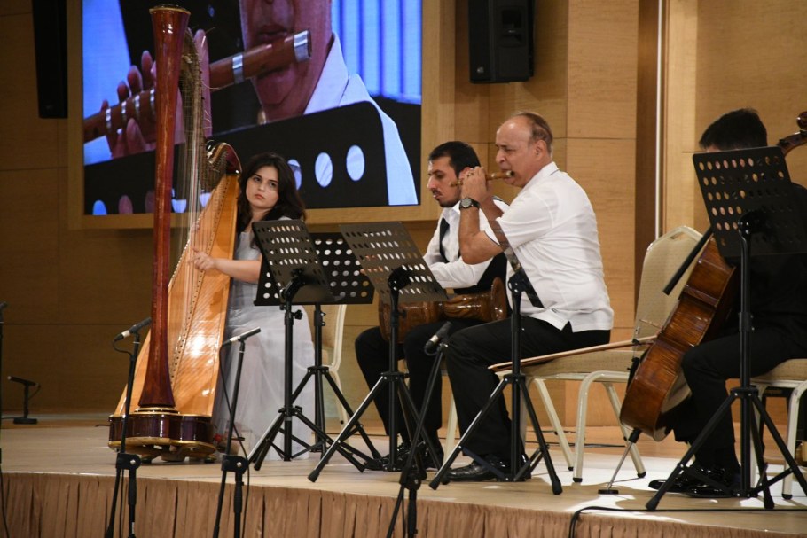 Бакинская музыкальная Академия 1920 года фото