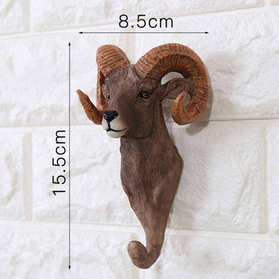 Крючки настенные головы животных