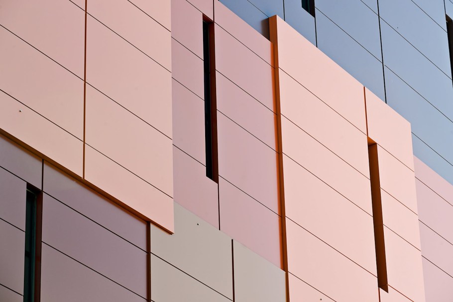 Облицовочная панель алюкобонд карниз