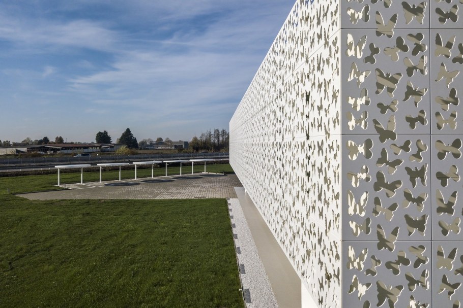 Перфорированные панели для фасада