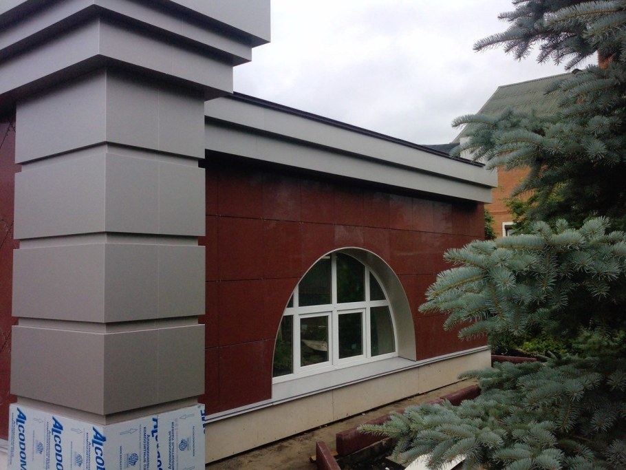 Карниза фасада из алюкобонда