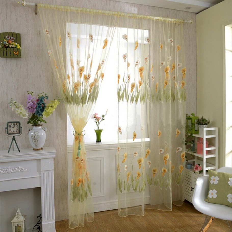 Тюль для комнаты с балконом