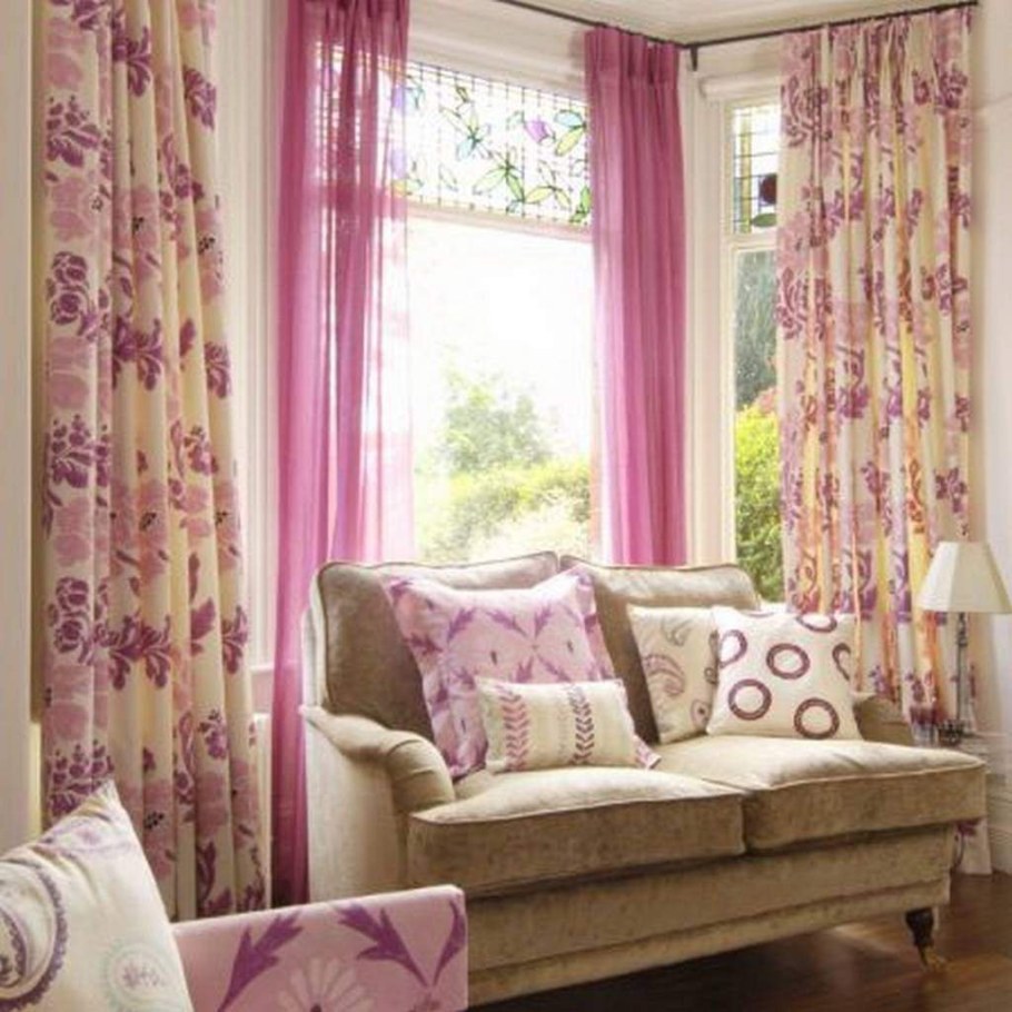 Цветные шторы в интерьере