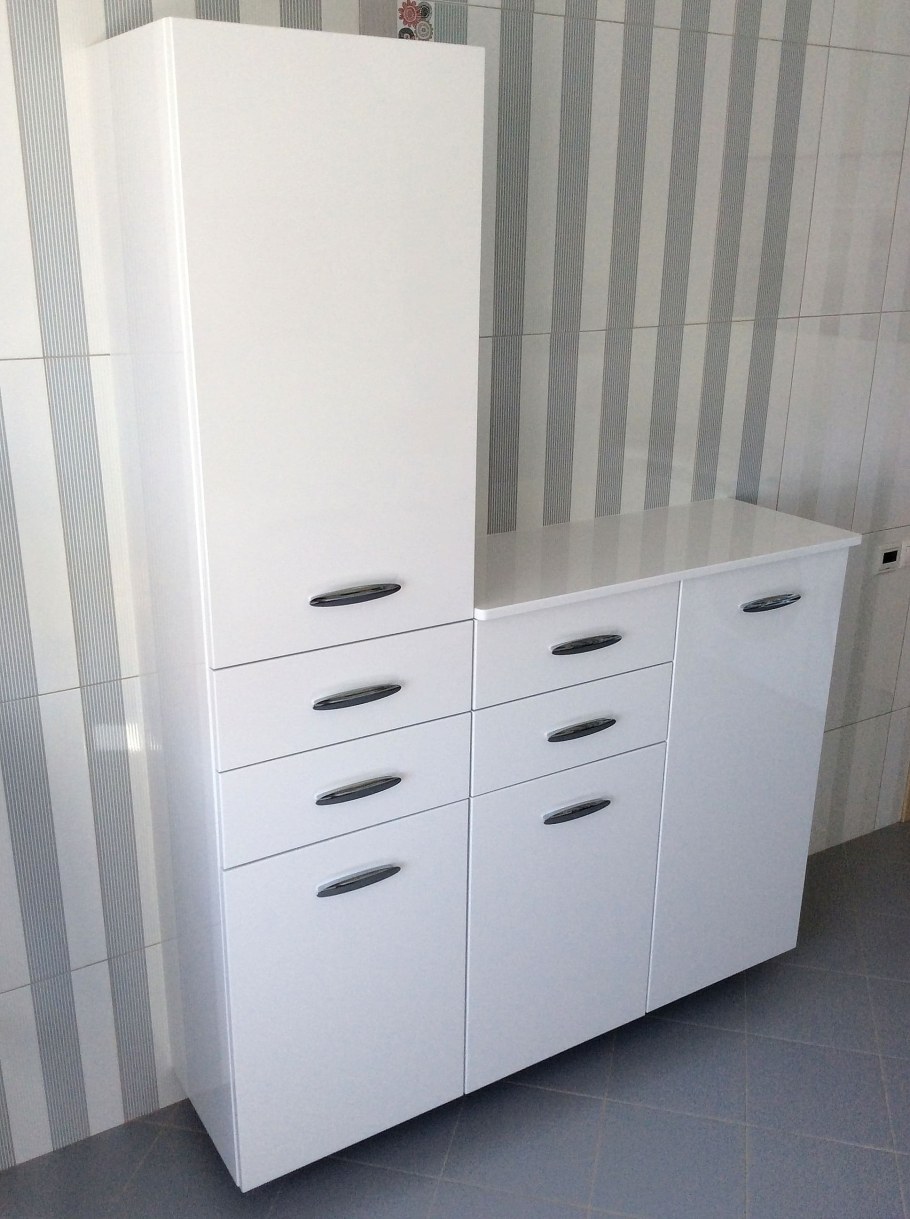 Комод в ванную комнату напольный