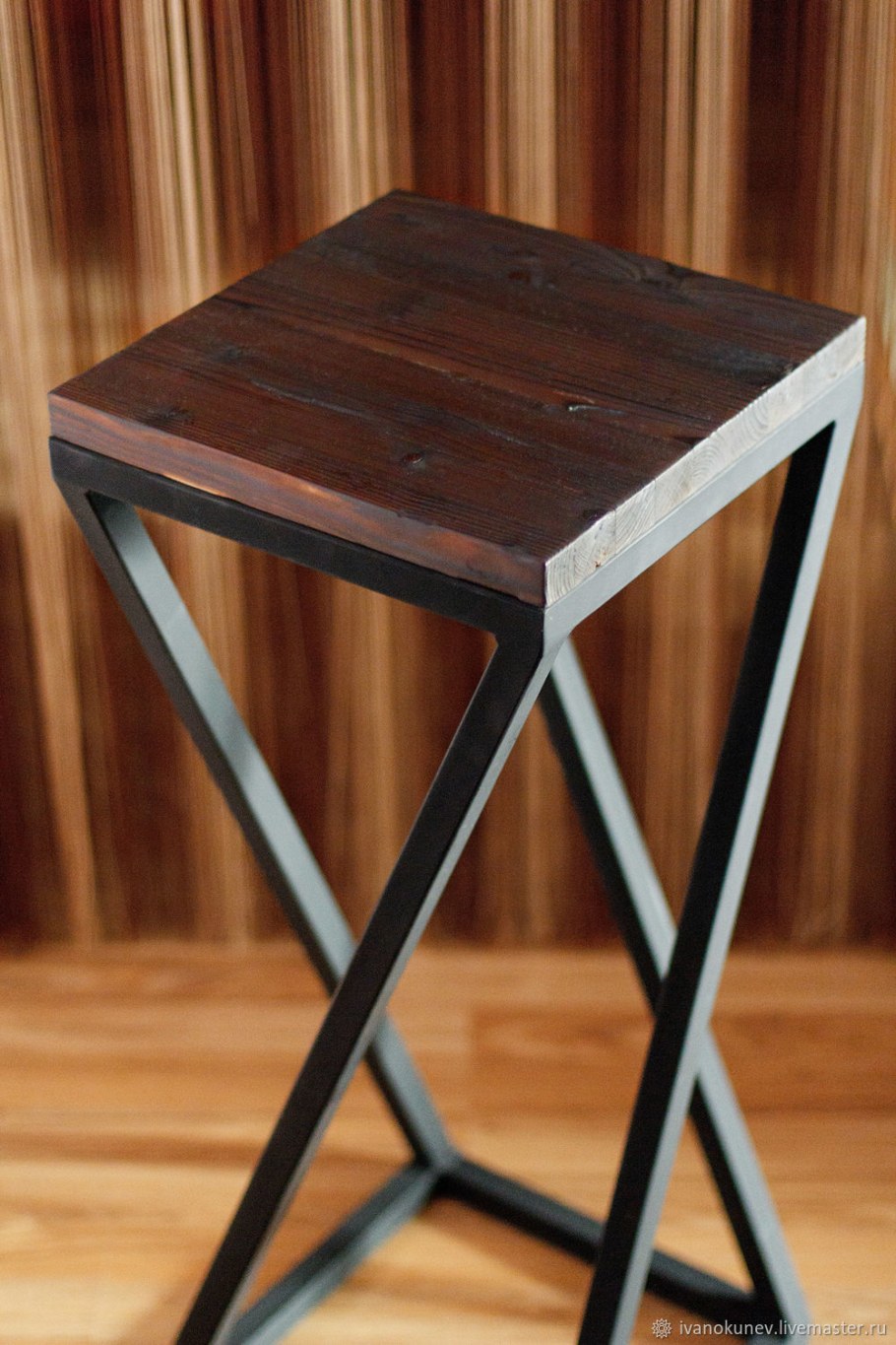 Табурет в стиле лофт