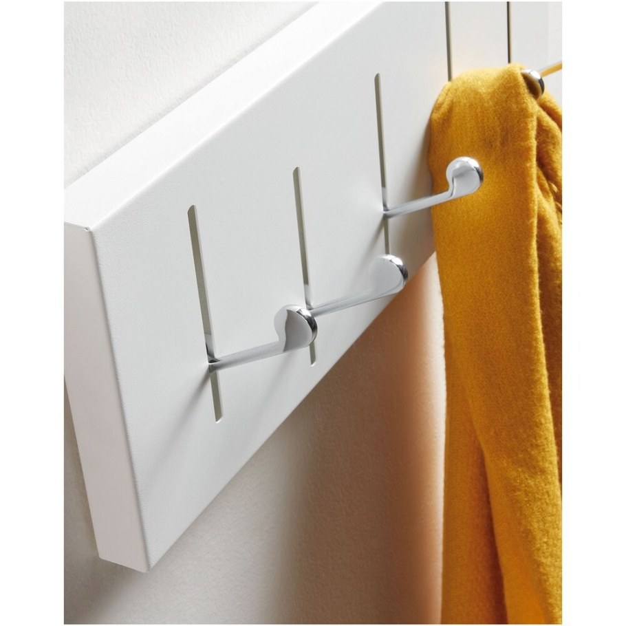 Вертикальная вешалка на стену