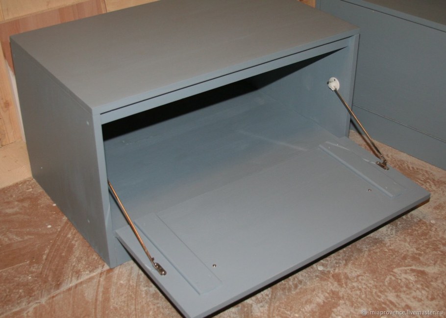 Откидная дверца шкафа