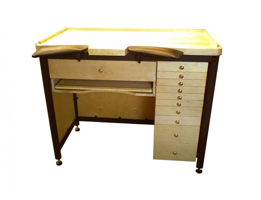 Стол ювелира