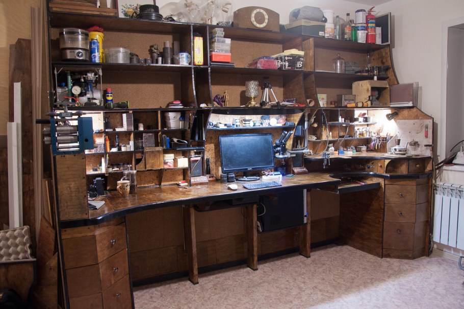 Стол для компьютерного мастера