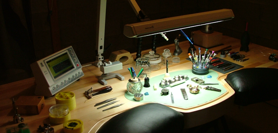 Стол для ремонта часов