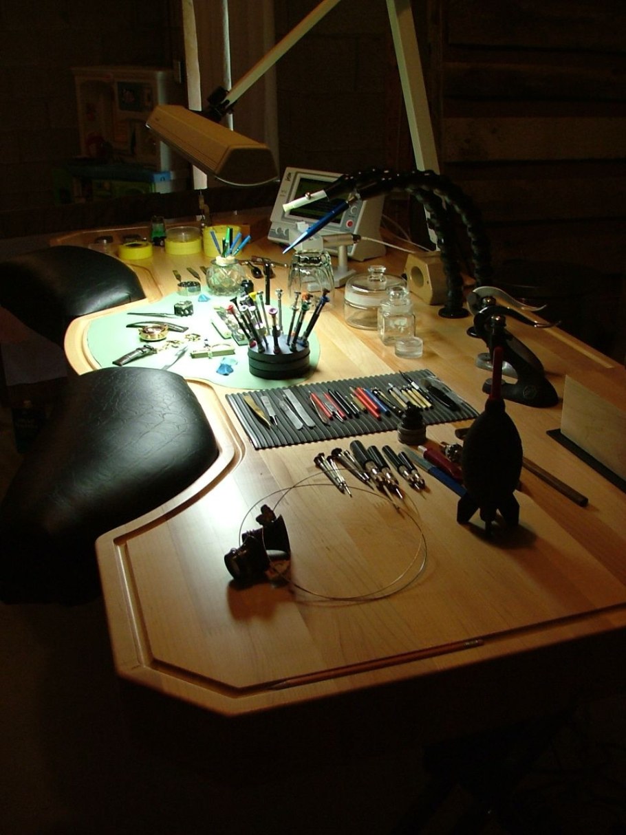 Рабочее место часового мастера