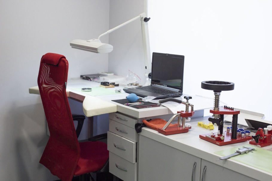 Рабочее место часовщика