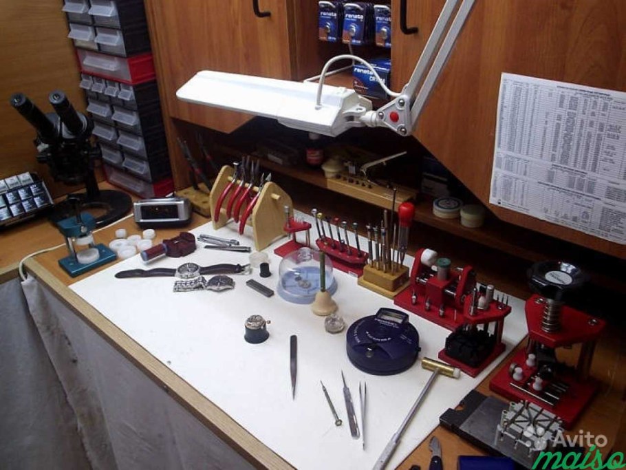 Стол часового мастера
