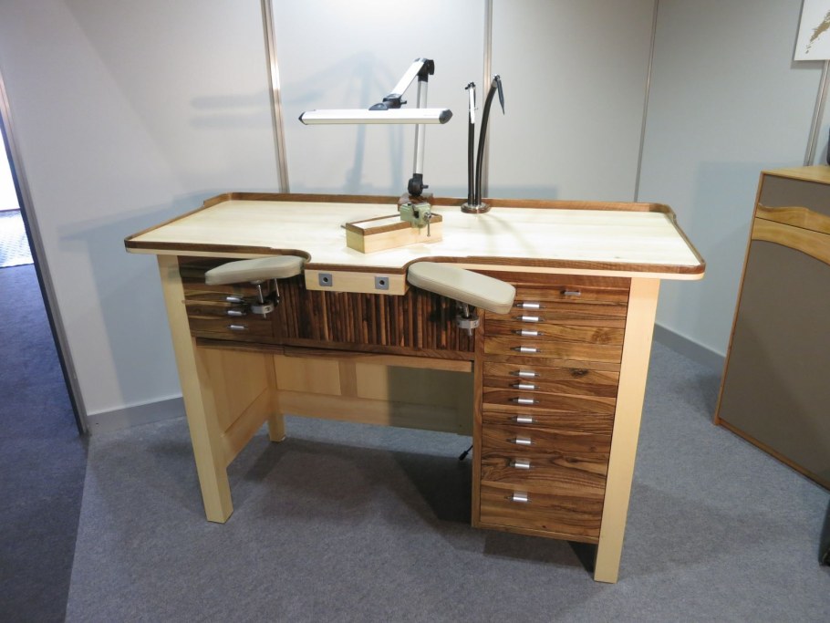 Стол часового мастера