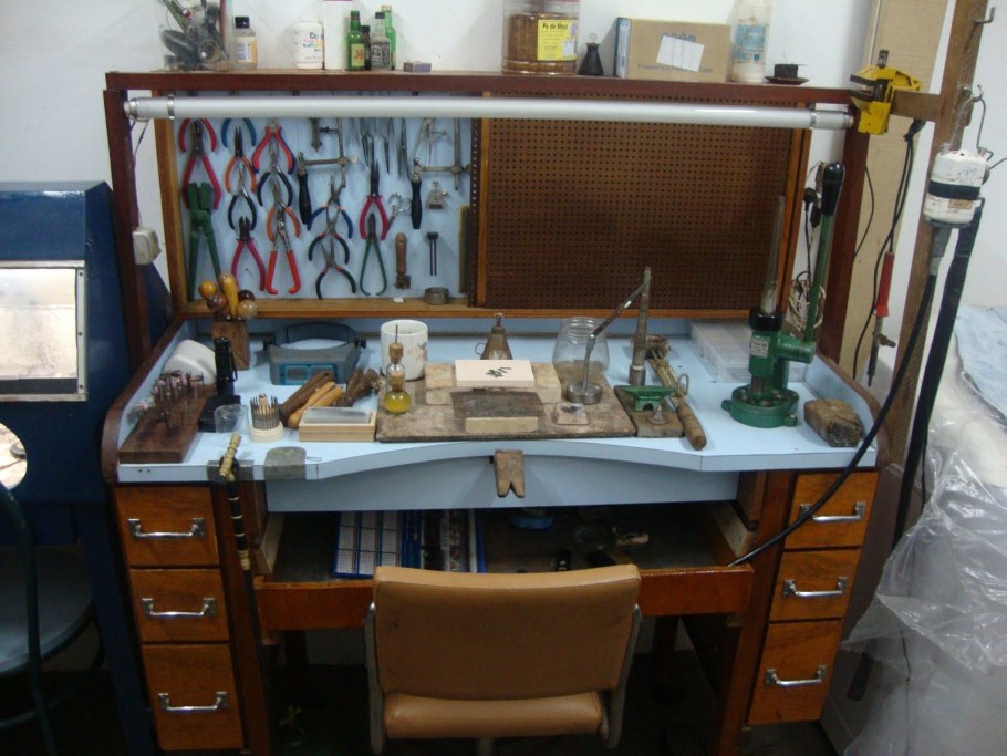 Верстак ювелира монтировщика