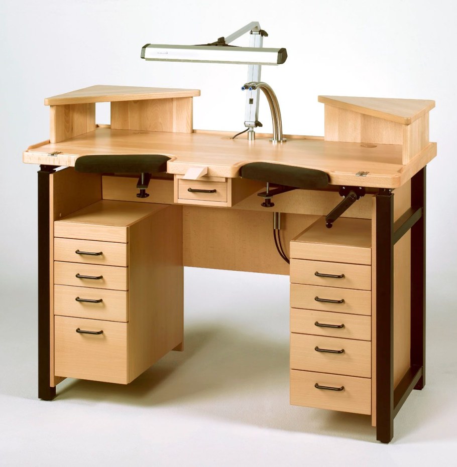 Стол часовщика