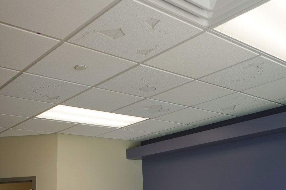 Потолок в больнице