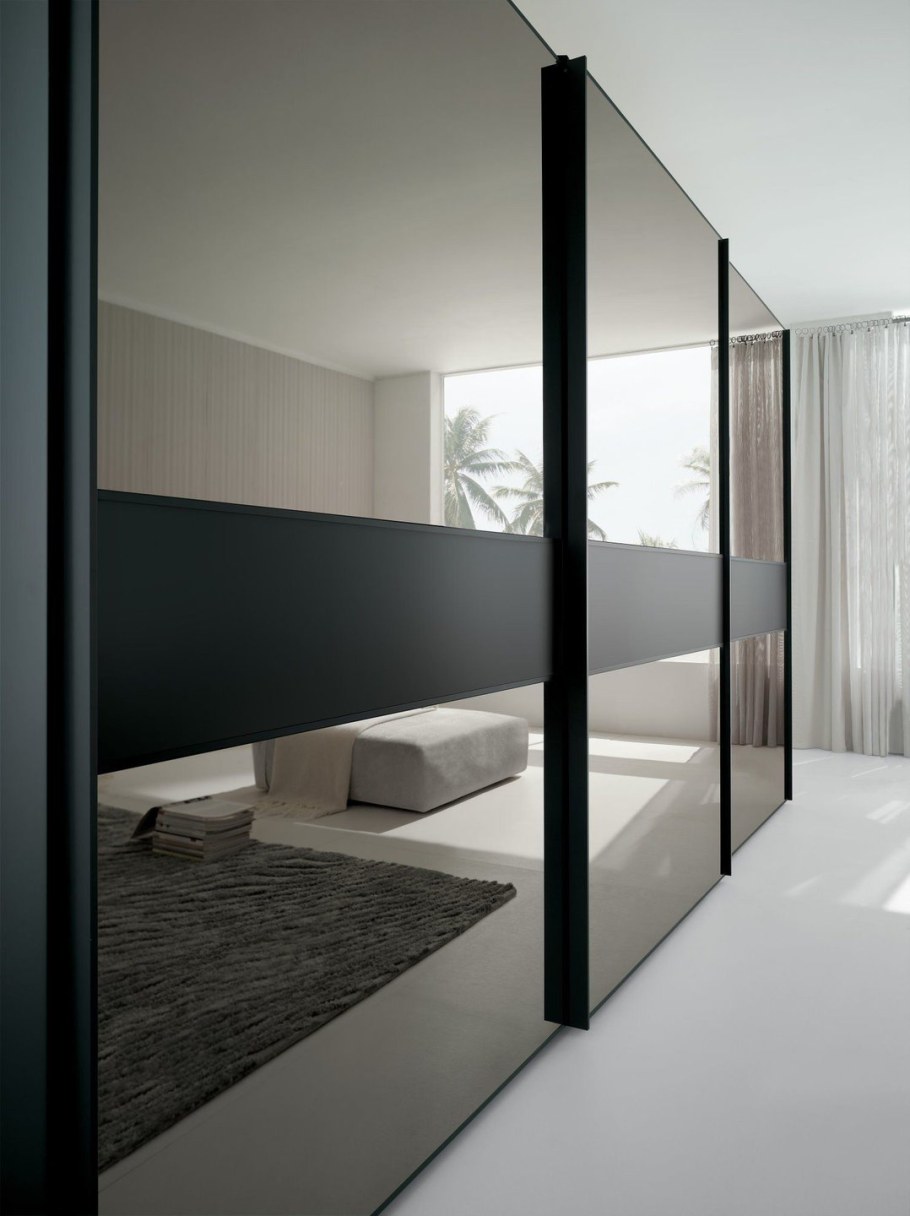 Гардероб с зеркальным дверем