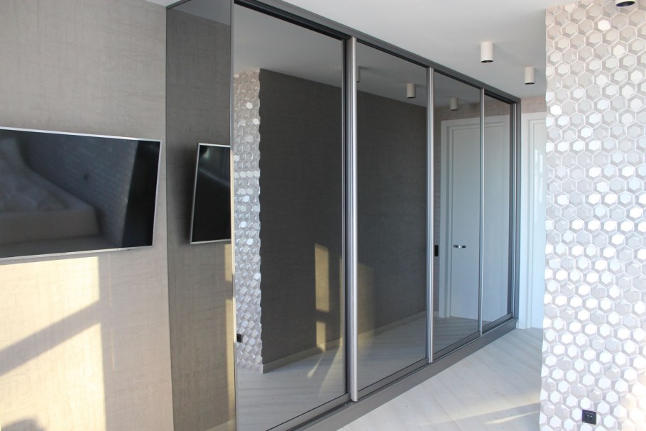 Шкаф купе зеркало графит с разделителями