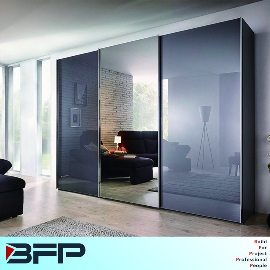 Шкаф купе с тонированным зеркалом