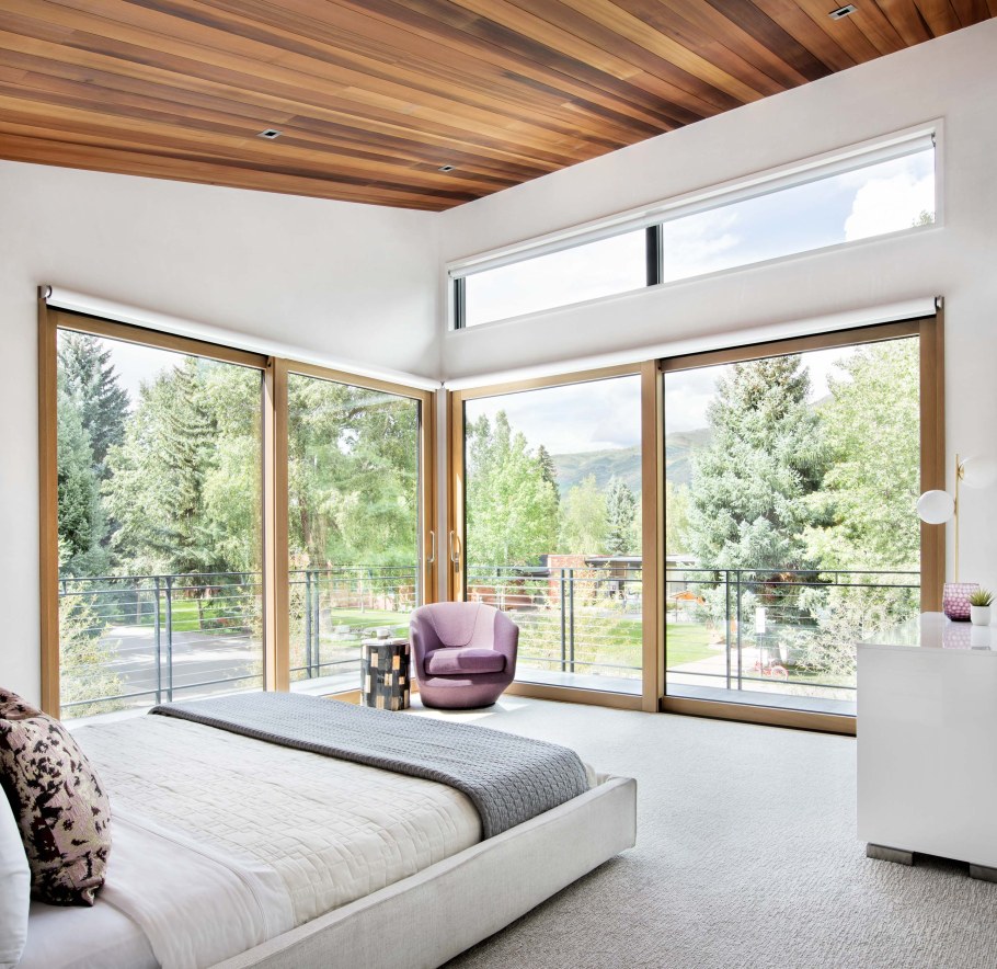 Спальня с панорамным остеклением