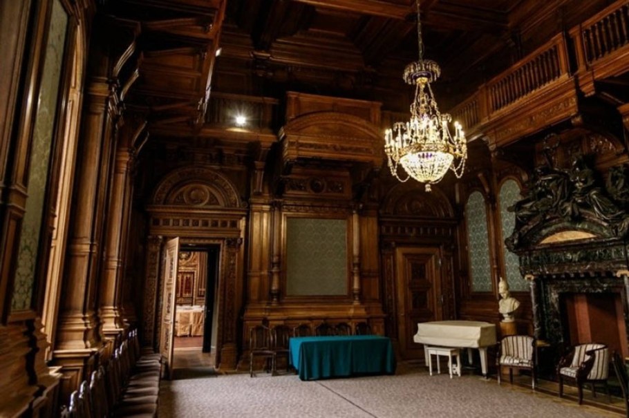 Дубовый зал в особняке Половцова