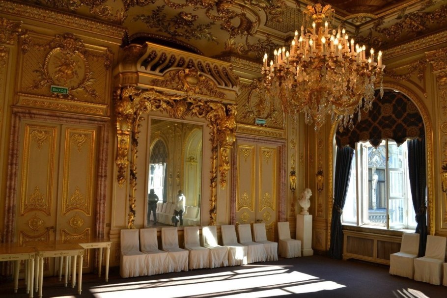 Большая морская 52