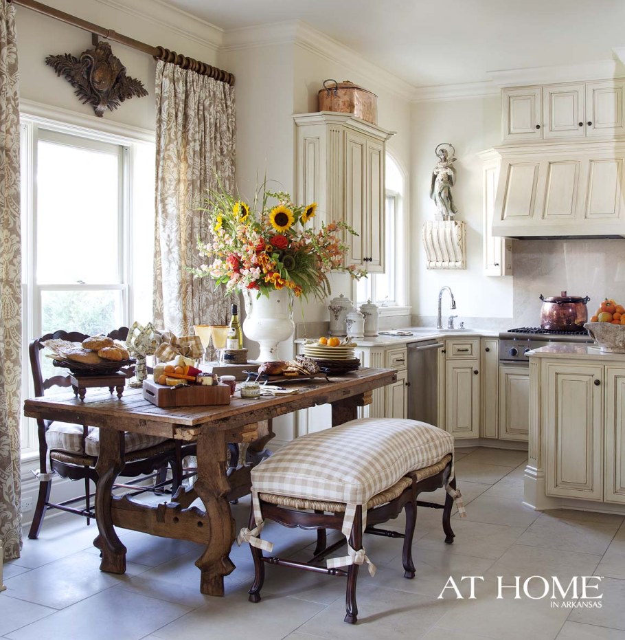 Уютная кухня в стиле Кантри