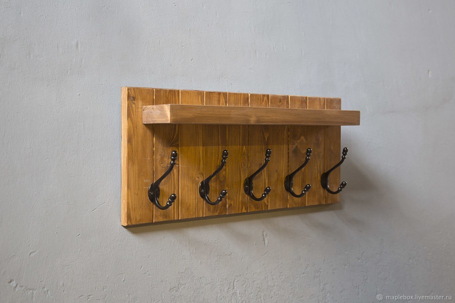 Вешалка из дерева настенная