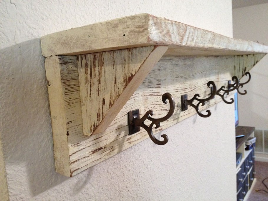 Вешалка в прихожую настенная из фанеры