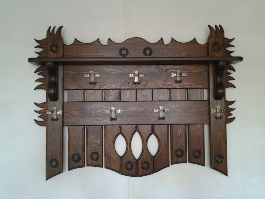 Вешалка из дерева