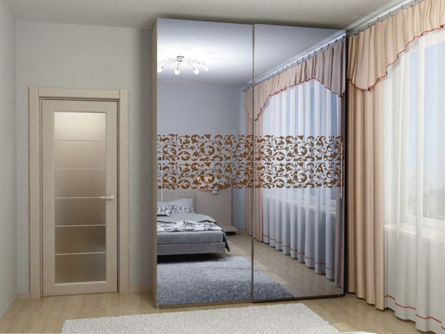 Шкаф купе у окна в спальне