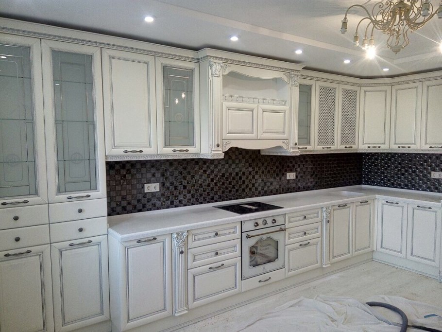 Кухня ясень патина серебро