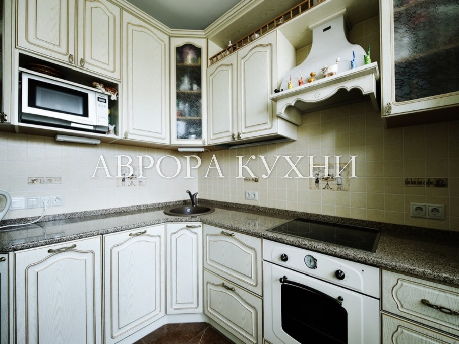 Кухня ваниль патина серебро