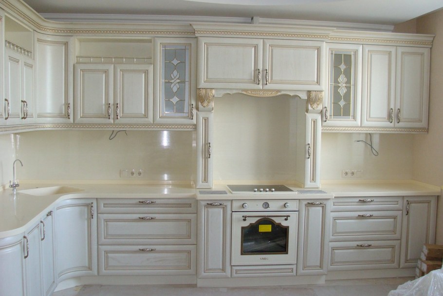 Фасад премиум 81кухня Прага ваниль с патиной золото Прага