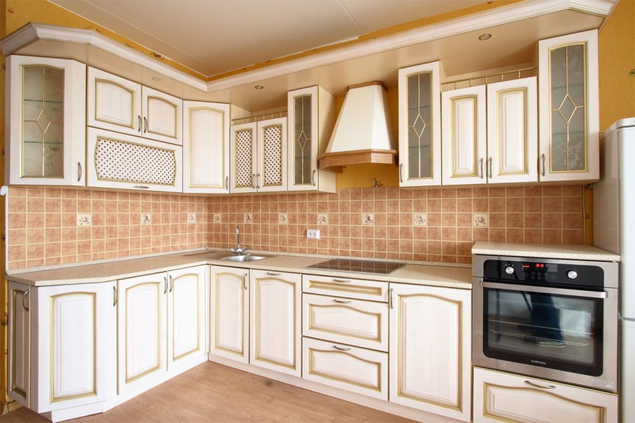 Фасады кухни с патиной светлые