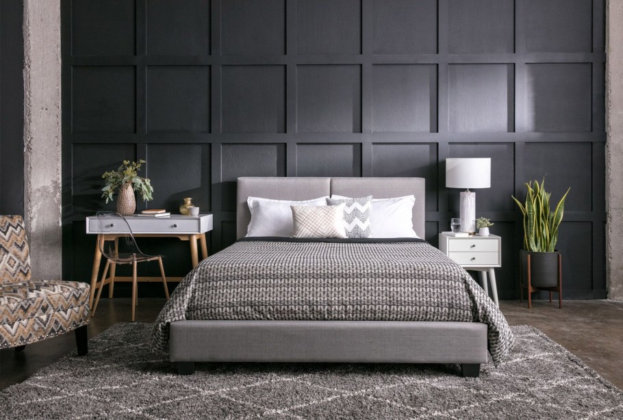 Стильная кровать в рогожке серая