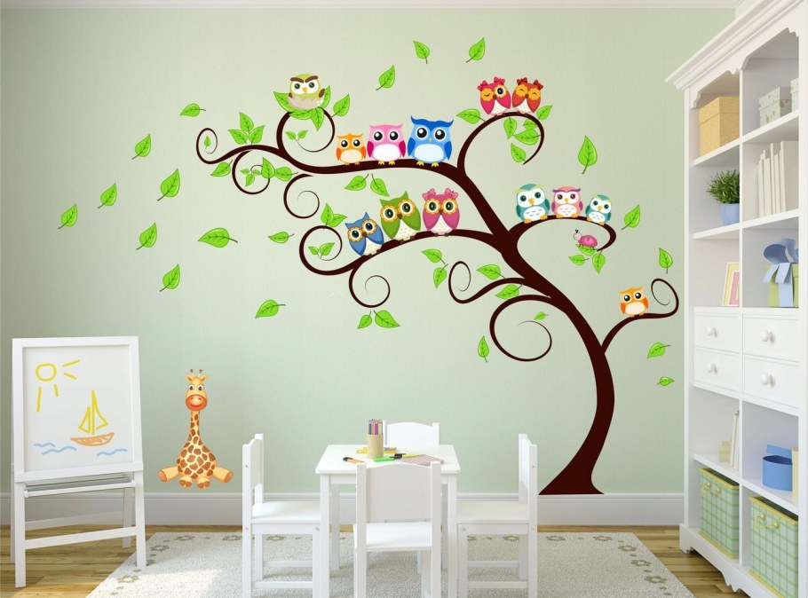 Дерево в интерьере детского сада