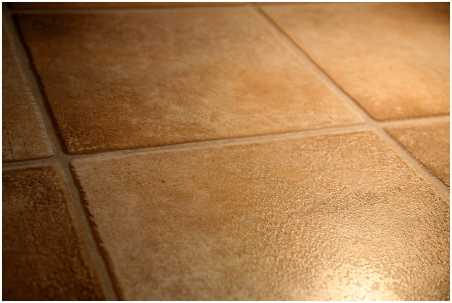 Шершавая плитка на пол