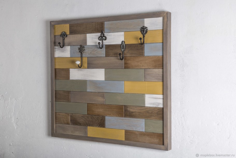 Вешалка из ламината