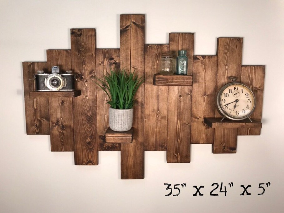 Деревянная полка с декором