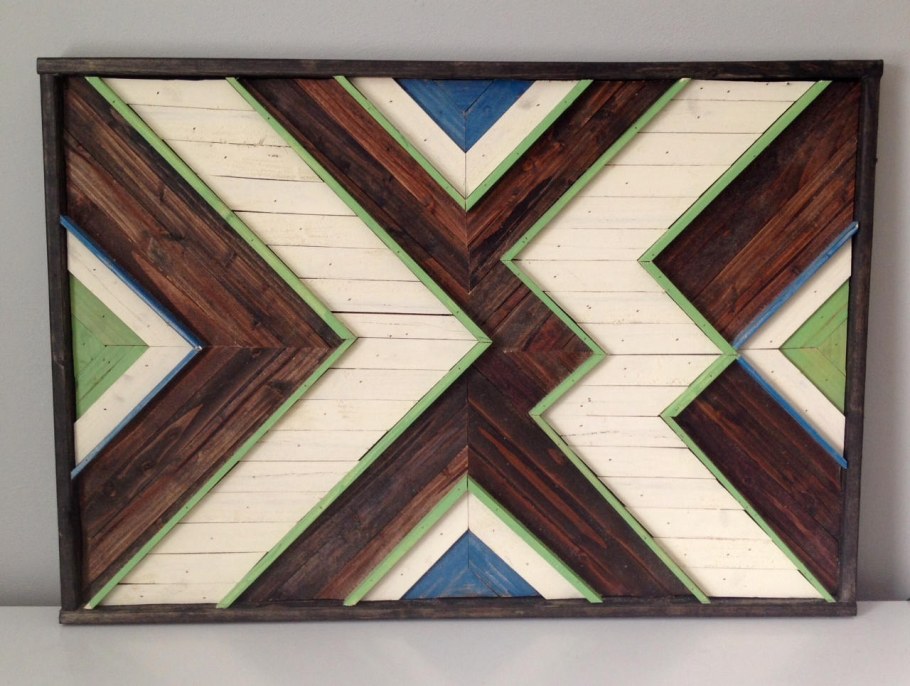 Панно из деревянных треугольников