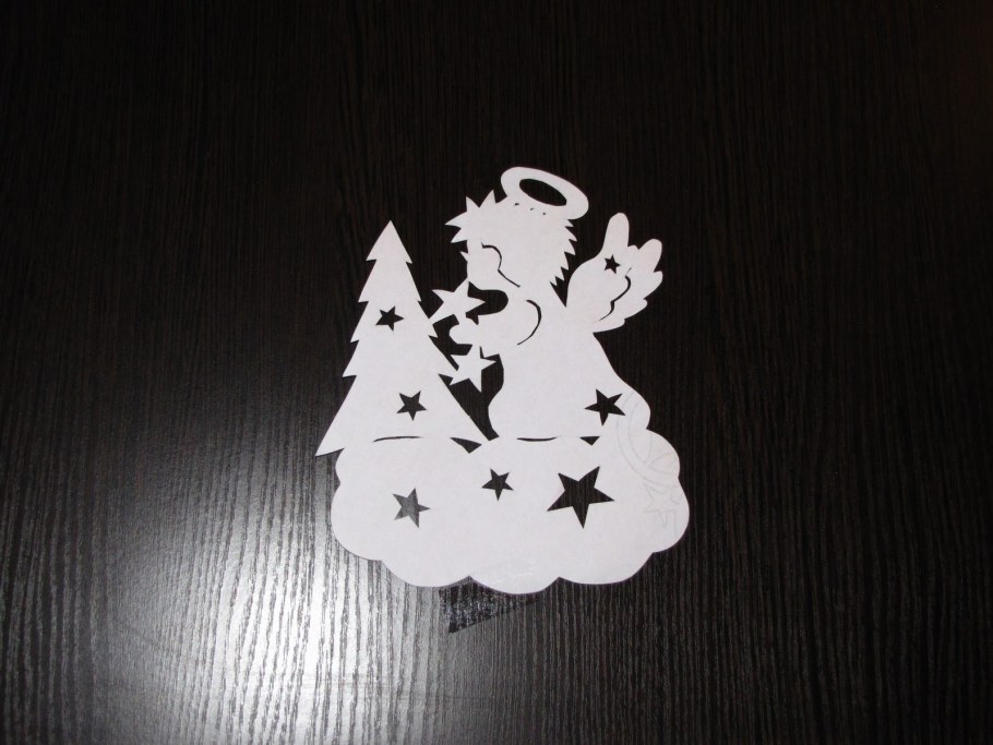 Бумажные новогодние украшения на окна