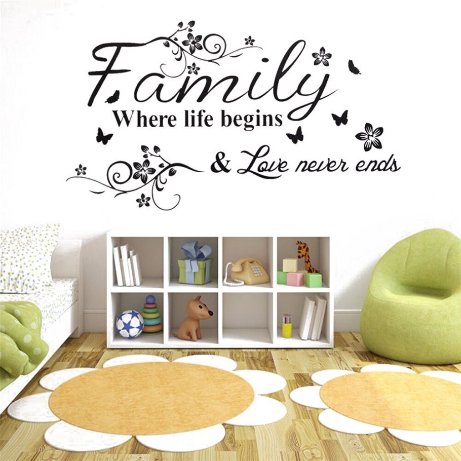 Наклейка семья где жизнь начинается в интерьере