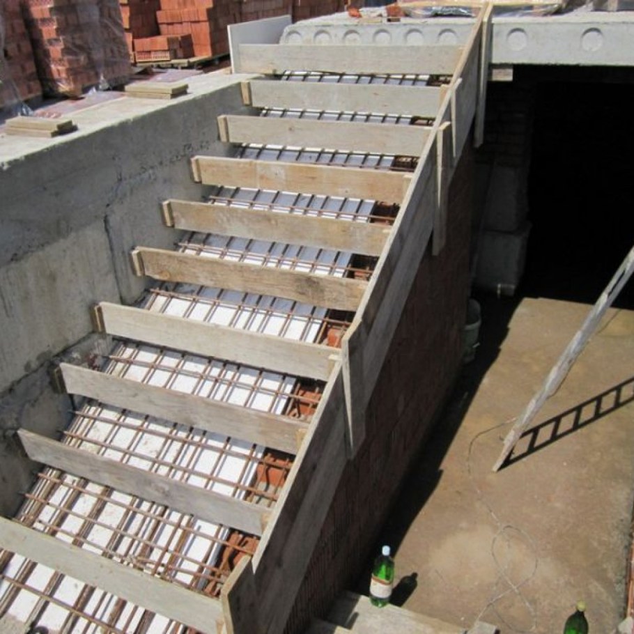 Опалубка для монолитной лестницы