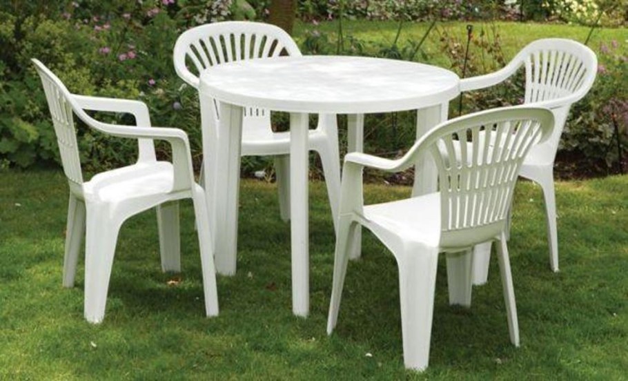Пластмассовая мебель для дачи