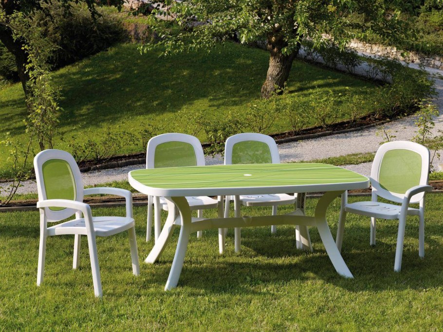 Пластиковая мебель для дачи