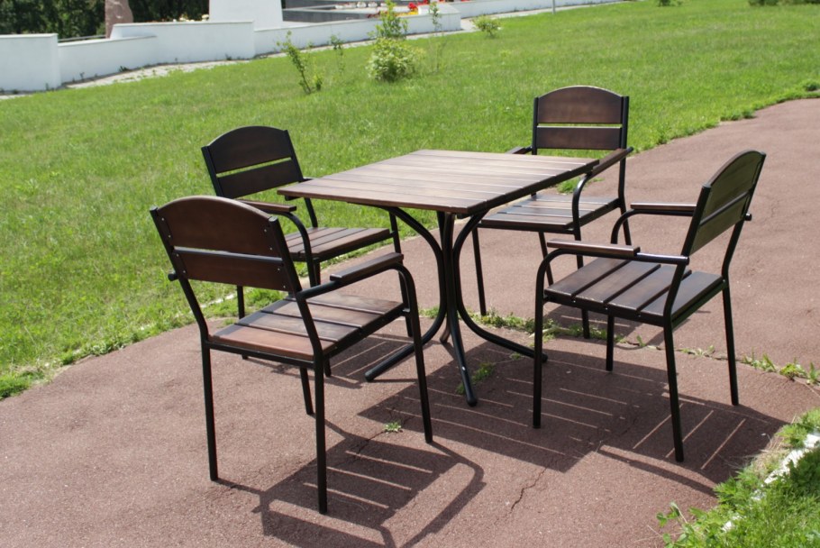 Стол для уличного кафе