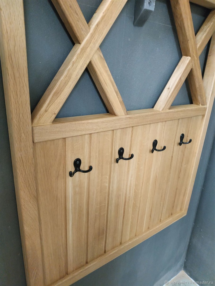 Вешалка настенная из массива